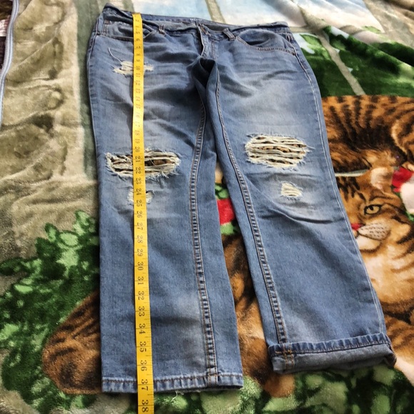 BDG jeans. Absolutely gorgeous and comfortable. Size 30 W. measurements on pics - Picture 9 of 17